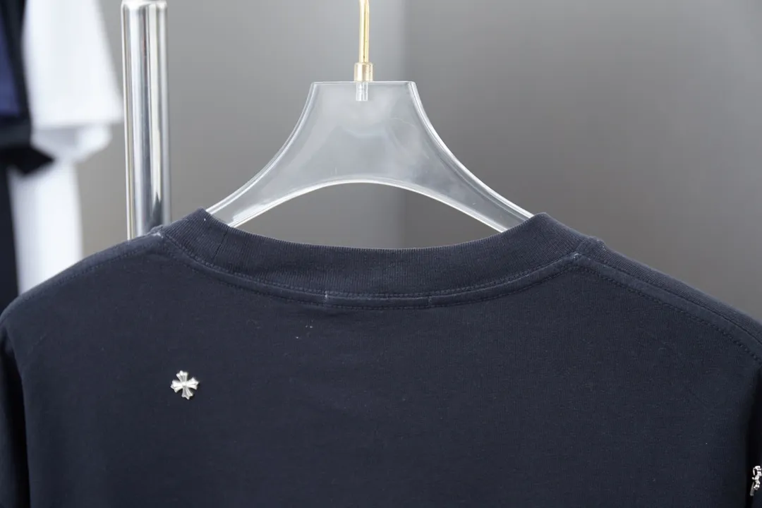 🅿️240 Chrome Hearte 25SS early spring new style Chrome Hearte short-sleeved hardware, light luxury, essential item for daily commuting for men and women, correct version, welcome to compare, detailed features · 280g 100% pure cotton double yarn jersey fabric · Custom dyeing in the same vat, special thickened 32 pieces double-strand 1X1 thread · Artificial hand arrangement of hardware positions + high temperature hot pressing. Ready-made garments are dyed. Then do the faded fried snowflake process, then wash with water to make it look old. General washing to improve the effect · Double-needle stitching across seams · Original main mark, washed tag, branded moisture-proof paper packaging Color: black/pink/blue Size: S/M/L/XL